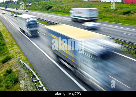 Quatre voies à l'accès à l'autoroute en Pologne. Banque D'Images