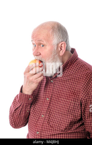 Man souriant manger la pomme, isolated on white Banque D'Images