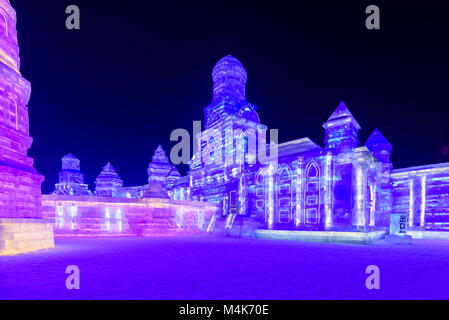 Harbin, Heilongjiang, Chine est l'hôte de renommée mondiale festival des sculptures en glace qui a lieu chaque année au cours de l'hiver. Banque D'Images