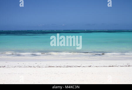 Rivage, plage de Kiwengwa, Zanzibar, Tanzanie Banque D'Images