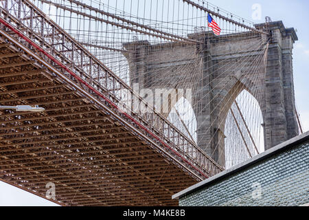 Pont de Brooklyn, l'un des plus anciens ponts de la route, qui relie Brooklyn à Manhattan Banque D'Images