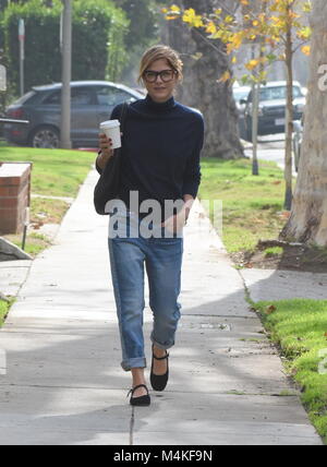 Selma Blair promenades pour le salon avec son café portant mary janes comprend : Selma Blair Où : Los Angeles, California, United States Quand : 16 Jan 2018 Credit : WENN.com Banque D'Images