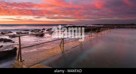 Les bains Coalcliff, NSW. Impression en édition limitée. Banque D'Images