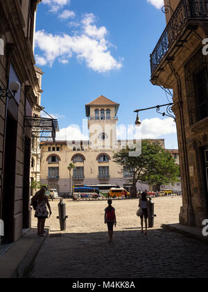 La Havane, Cuba - décembre 3, 2017 : La Havane port terminal vu depuis une route d'accès Banque D'Images