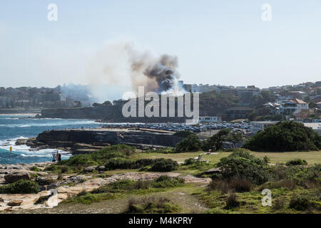 Sydney, Australie - 17 Février 2018 : G'S avec fumée noire à Dunningham Réserver entre Coogee Beach et Gordon's Bay Banque D'Images