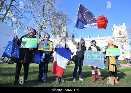 Les gens prennent part à l'un jour sans nous rallye, d'une journée nationale d'action en faveur des migrants, à la place du Parlement, Londres. Banque D'Images