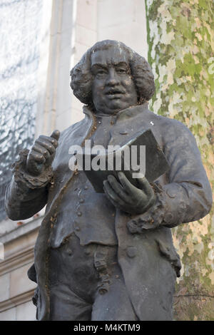 La statue de bronze 1910 par Percy Fitzgerald de l'écrivain du 18ème siècle et la culture figure Samuel Johnson, Strand, Londres, Angleterre Banque D'Images