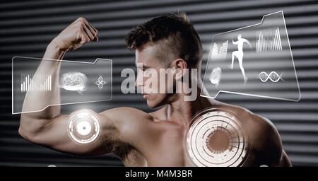 Athletic fit man flexing muscles dans la salle de sport avec l'interface de santé Banque D'Images