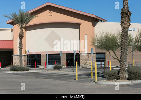 L'esquisse d'un signe extérieur d'un logo récemment fermé Sam's Club-entrepôts du magasin à Chandler, Arizona, le 3 février 2018. Banque D'Images