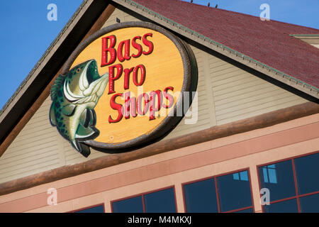 Un logo affiche à l'extérieur d'un magasin Bass Pro Shops à Mesa, Arizona, le 4 février 2018. Banque D'Images