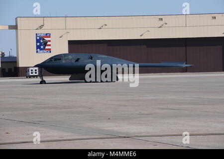 L'esprit de New York, le B-2, navire amiral de la Virginia Air National Guard's 131e Bomb Wing, revient d'une mission de formation récente, à Whiteman Air Force Base, Colorado, Feb 25, 2018. (U.S. Photo de la Garde nationale aérienne capitaine principal Sgt. Mary-Dale Amison) Banque D'Images