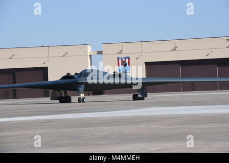 L'esprit de New York, le B-2, navire amiral de la Virginia Air National Guard's 131e Bomb Wing, revient d'une mission de formation récente, à Whiteman Air Force Base, Colorado, Feb 25, 2018. (U.S. Photo de la Garde nationale aérienne capitaine principal Sgt. Mary-Dale Amison) Banque D'Images