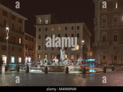 Rome, Piazza Navona, vue sur les fontaines de nuit Banque D'Images