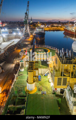 Le navire de recherche Royal Ernest Shackleton sur un reposer en Frederikshavn Harbour au triage, au plus tard Orskov soir de juin 2017. Vue d'oiseau Banque D'Images