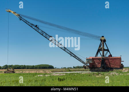 Dragline massive utilisé dans la roche exploitation minière. Banque D'Images