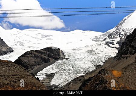 Des glaciers au glacier Kharola au Tibet Chine Banque D'Images