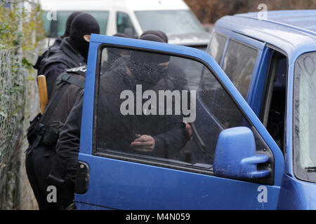 L'unité d'application de la loi spéciale. Les unités de la force spéciale de la police en uniforme, les gilets pare-balles, des armes à feu et les armes à feu. Masquer les agents de police. Agression spécial Te Banque D'Images