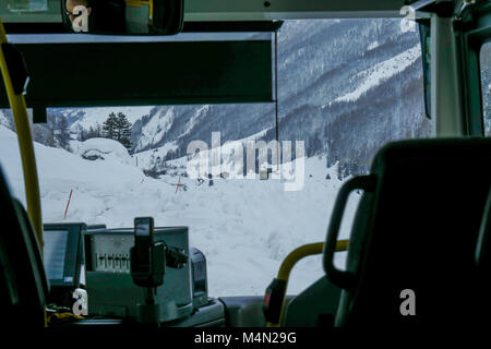 Vue intérieure d'un bus de La Poste de l'entreprise de transport suisse, Valais Suisse, district Banque D'Images