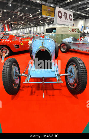 Londres, Royaume-Uni. 16 Février, 2018. Un 1927 Bugatti T35B seul siège de voiture de course sur l'affichage à la London Classic Car Show qui aura lieu à l'ExCel London, Royaume-Uni. Plus de 700 des plus belles voitures classiques sont exposées à l'exposition allant de l'avant-guerre vintage tourers à un concept moderne de voitures. Crédit : Michael Preston/Alamy Live News Banque D'Images