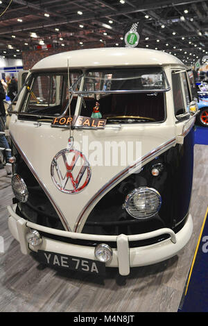 Londres, Royaume-Uni. 16 Février, 2018. Un Type 2 Volkswagen Transporter écran partagé sur l'affichage à la London Classic Car Show qui aura lieu à l'ExCel London, Royaume-Uni. Plus de 700 des plus belles voitures classiques sont exposées à l'exposition allant de l'avant-guerre vintage tourers à un concept moderne de voitures. Crédit : Michael Preston/Alamy Live News Banque D'Images