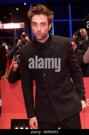 Berlin, Allemagne. 16 Février, 2018. Robert Pattison assiste à la première de 'Damsel' lors de la 68ème Festival International du Film de Berlin, Berlinale, à Berlinalepalast à Berlin, Allemagne, le 16 février 2018. - Pas de service de fil - Crédit : Hubert Boesl/dpa/Alamy Live News Banque D'Images