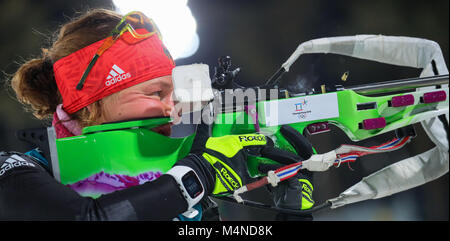 Pyeongchang, Corée du Sud. Feb 17, 2018. Laura Dahlmeier de Allemagne tir pendant le women's 12.5km de biathlon des Jeux Olympiques d'hiver de 2018 dans le centre de préparation au biathlon d'Alpensia Pyeongchang, en Corée du Sud, 17 février 2018. Crédit : Michael Kappeler/dpa/Alamy Live News Banque D'Images