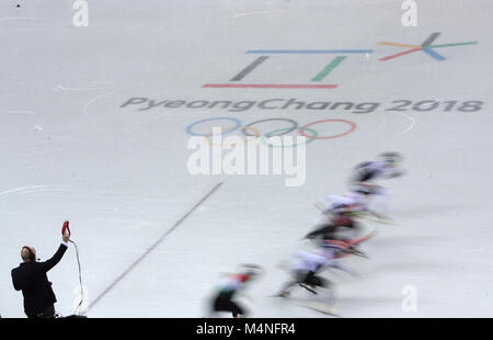 Pyeongchang. Feb 17, 2018. Les athlètes commencent pendant la finale hommes 1000m de patinage de vitesse courte piste au Jeux Olympiques d'hiver de PyeongChang 2018 à Gangneung Ice Arena, Gangneung, Corée du Sud, 17 février, 2018. Credit : Fei Maohua/Xinhua/Alamy Live News Banque D'Images