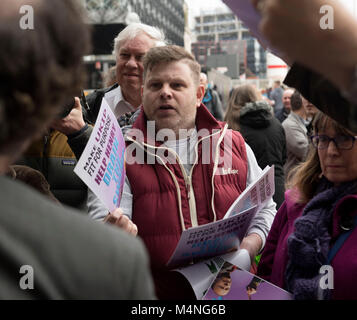 ICC Birmingham, UK. Feb 17, 2018. EGM UKIP (assemblée générale extraordinaire) un vote de confiance par des membres du parti décidera si l'actuel chef Henry Bolton OBE est apte à conduire. ICC Birmingham, England, UK. 17.02.18 Crédit : Filip Pekalski/Alamy Live News Banque D'Images