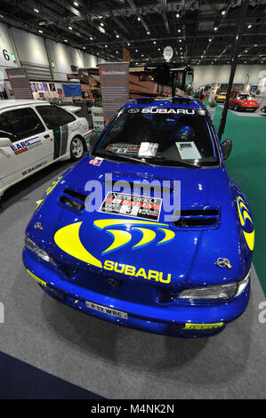 Londres, Royaume-Uni. Feb 17, 2018. Une Subaru Impreza rally car (comme conduit par Colin McRae, MBE, pilote de rallye écossais et britanniques (Champion du Monde) sur l'affichage à la London Classic Car Show qui aura lieu à l'ExCel London, Royaume-Uni. Plus de 700 des plus belles voitures classiques sont exposées à l'exposition allant de l'avant-guerre vintage tourers à un concept moderne de voitures. Le spectacle réunit dans autour de 37 000 visiteurs, allant de graves chefs d'essence des gens qui aiment les belles et les véhicules classiques. Banque D'Images