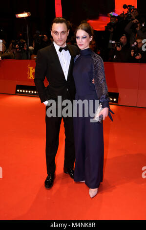 Berlin, Allemagne. Feb 17, 2018. Franz Rogowski et Paula Beer assistant à la première de 'transit' à la 68e Festival International du Film de Berlin Berlinale 2018 à Berlinale-Palast / le 17 Février à Berlin, Allemagne. Credit : Geisler-Fotopress/Alamy Live News Banque D'Images