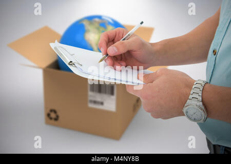 Image 3D composite de delivery man writing on clipboard Banque D'Images