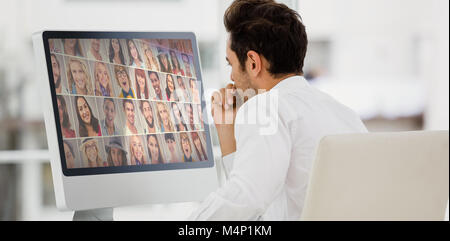 Libre de businessman looking at computer monitor Banque D'Images