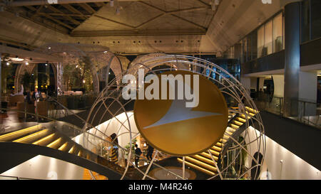 ISTANBUL, TURQUIE - 29 mars 2014 : Intérieur de la Turkish Airlines Business class Lounge de l'aéroport Ataturk d'Istanbul au terminal de l'aéroport. Banque D'Images