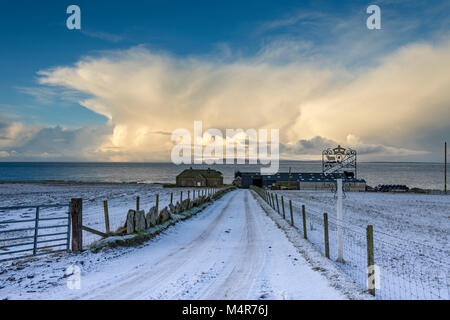 Cumulonimbus nuage sur l'île de Hoy, Orkney, et le Pentland Firth, de long Goe Farm, près du village de Mey, Caithness, Ecosse, Royaume-Uni Banque D'Images