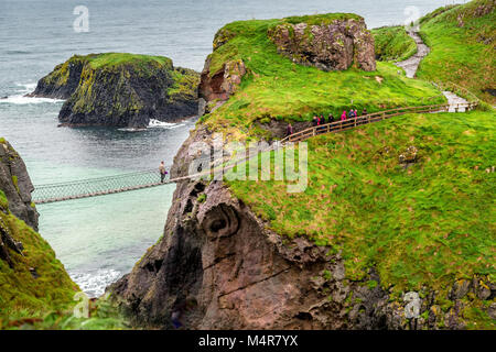 Carrick a rede est un célèbre pont de corde près de Ballintoy dans le comté d'Antrim, en Irlande du Nord. Banque D'Images