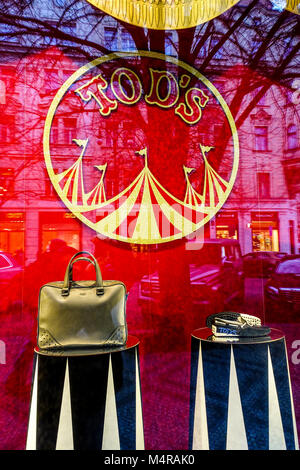 TOD's Store Handbag, rue Parizska, Prague shopping, Czech Republic Luxury store sign Banque D'Images