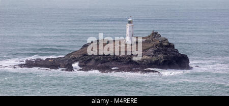 Godrevy Lighthouse a été construit en 1858-1859 sur l'île de Godrevy dans la baie de St Ives, Cornwall. L'article d'environ 300 mètres de Godrevy, tête . Banque D'Images