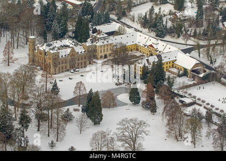 Vue aérienne, pavillon de chasse Herdringen Château Tudor dans la neige, Arnsberg Neheim,, Sauerland, Rhénanie du Nord-Westphalie, Allemagne, Europe, Arnsberg, Sauerl Banque D'Images