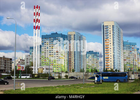 Nizhny Novgorod, Russie - Sep 24, 2017 : Tuyaux d'une nouvelle chaudière à gaz dans une maison de la ville microdistricts Banque D'Images