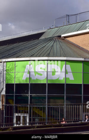 Un secteur important de la chaîne de supermarchés Asda. Banque D'Images