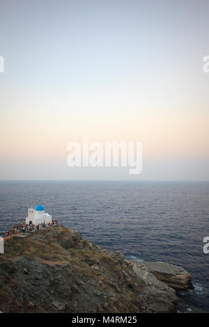 Panigiri, fête traditionnelle à l'église de sept martyrs à Sifnos, Cyclades, en Grèce. Banque D'Images