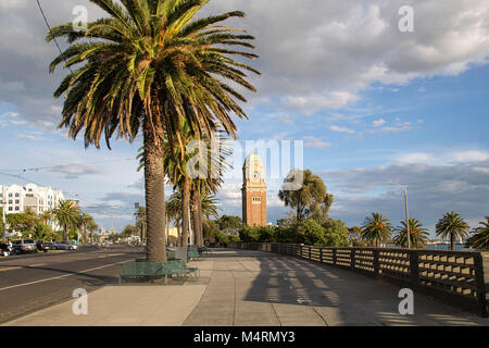 St Kilda, Australie : 15 mars 2017 : Le tour de l'horloge Catani a été érigée en l'honneur de Carlo Catani l'ingénieur qui récupéré l'estran St Kilda. Banque D'Images