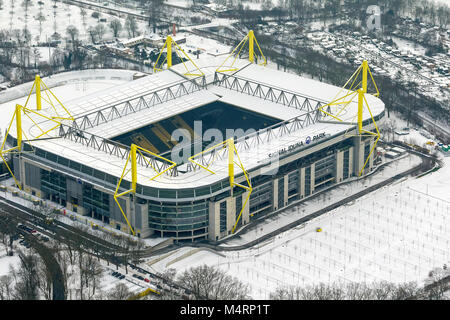 Vue aérienne, parc Signal Iduna, Premier League, Bundesliga, Dortmund, Dortmund Westfalenstadion stade dans la neige, Dortmund, Ruhr, Nordrhein-Westfalen, Banque D'Images