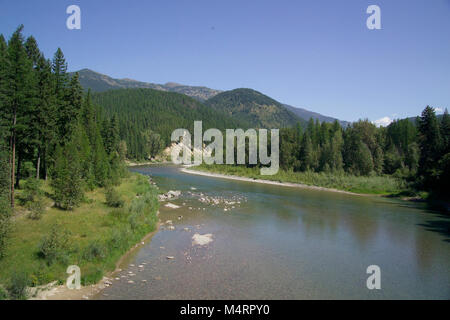 Middle Fork River, près de l'entrée ouest du parc national des Glaciers..Middle Fork de la rivière Flathead. Banque D'Images