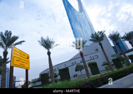 Rue Tahlia avec boutiques, cafés et des personnes, Riyadh, Arabie saoudite, 01.12.2016 Banque D'Images