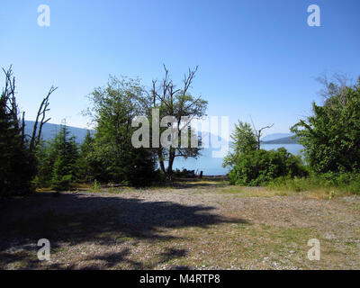 L'un des nombreux endroits magnifiques pour votre mariage dans le parc national des Glaciers. Pour plus d'information concernant le processus des permis de mariage visiter.Lake McDonald Côte-Nord Station forestière - [l'accès aux lacs. Banque D'Images