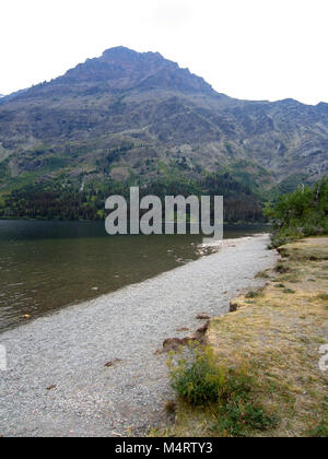 L'un des nombreux endroits magnifiques pour votre mariage dans le parc national des Glaciers. Pour plus d'information concernant le processus des permis de mariage visiter.Deux Rives Lac Medicine à la Boat Dock - . Banque D'Images