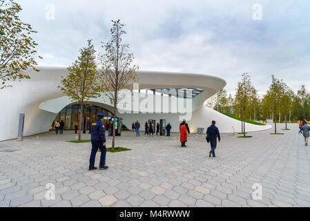 Moscou, Russie - le 28 septembre 2017 : Centre des médias dans la région de Zaryadye Park dans le centre historique de Moscou Banque D'Images