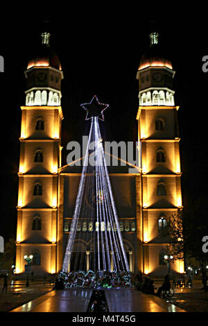 Maturin, Monagas, Venezuela. 24 Nov, 2014. Le 24 novembre 2014 . La Cathédrale de Notre Dame de Carmen est un temple catholique situé dans Matur'n, Monagas, état du Venezuela. Il est le plus grand et le mieux décoré église dans le pays, aussi par la hauteur de ses dômes, est considéré comme le deuxième plus élevé de l'Amérique latine précédé de la Basilique Notre Dame de Guadalupe à Mexico. Sa construction a débuté le 16 juillet 1959, précisément le jour de Nuestra Se''"ora del Carmen, et a été inauguré 22 ans plus tard, le 23 mai 1981. Matur'n, Monagas, État du Venezuela. Photo : Juan Carlos Hernandez (Crédit Banque D'Images