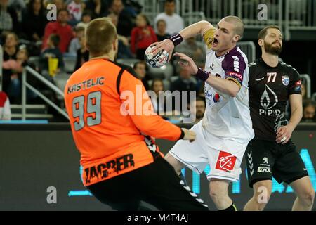 Zagreb, Croatie. Feb 17, 2018. Romaric Guillo (C) du HBC Nantes pousses durant la VELUX EHF Champions League match de hand entre Zagreb et PPD HC Nantes HBC à Zagreb, Croatie, le 17 février 2018. PPD HC Zagreb a gagné 23-22. Credit : Dalibor Urukalovic/Xinhua/Alamy Live News Banque D'Images